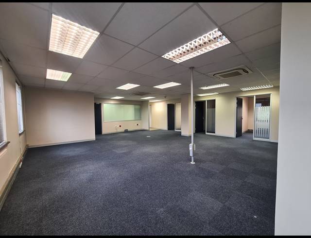 303M² OFFICE TO LET IN MAGALIESSIG